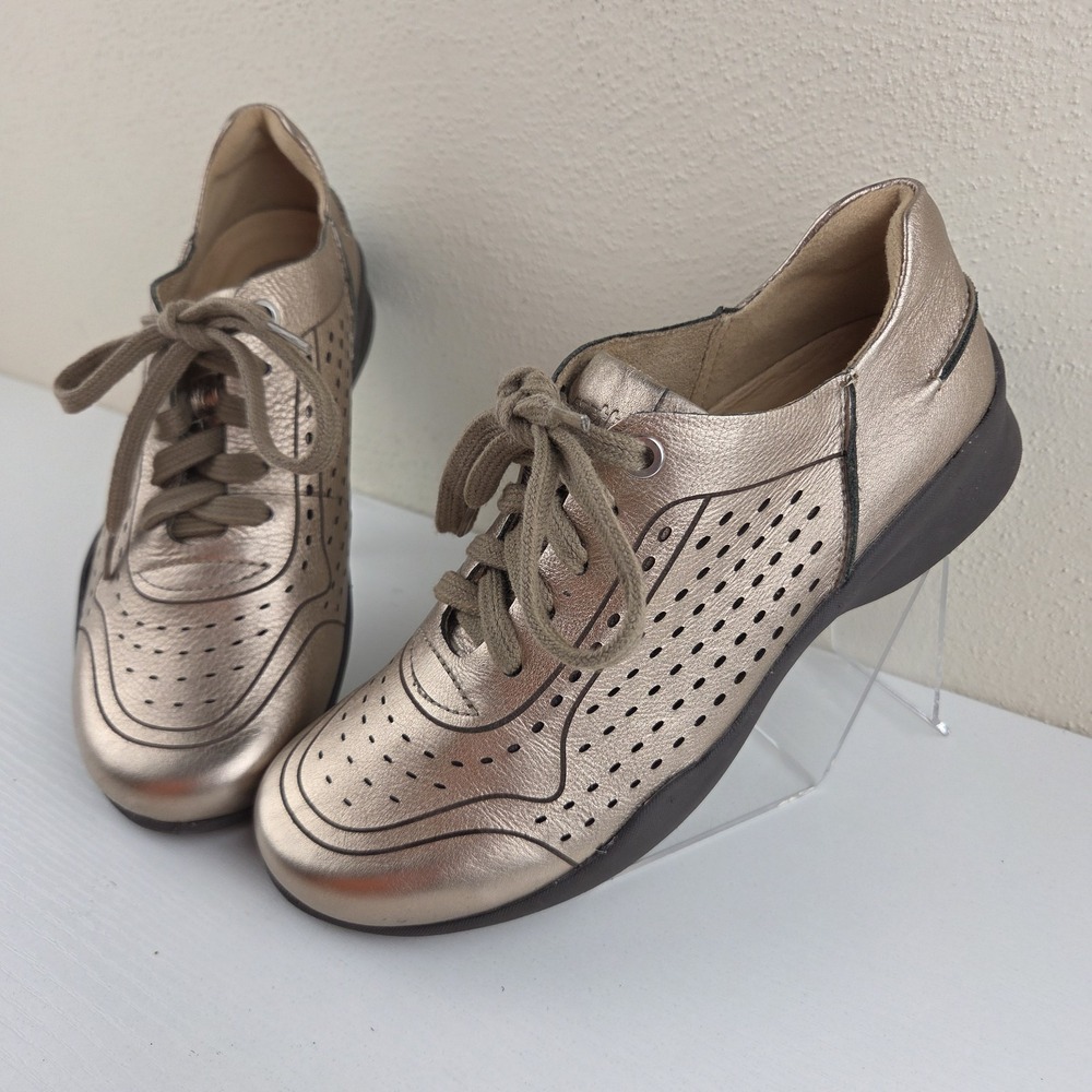 Earth Serval Sneaker Champagne Metallic Nubuck Leather Perforated Wmns Sz 5.5 B